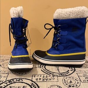 Sorel Blue and Black Winter Boots
